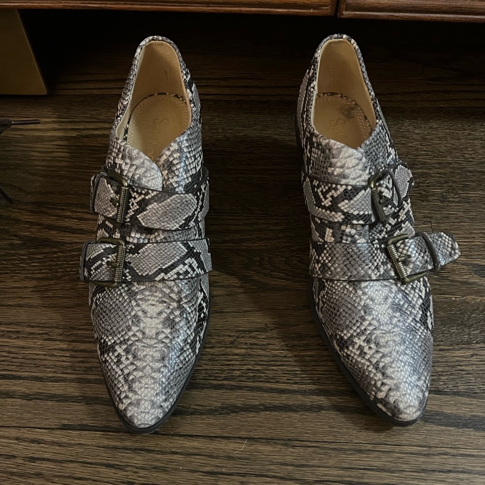 SPLENDID SNAKESKIN BOOTIES SIZE 9.5